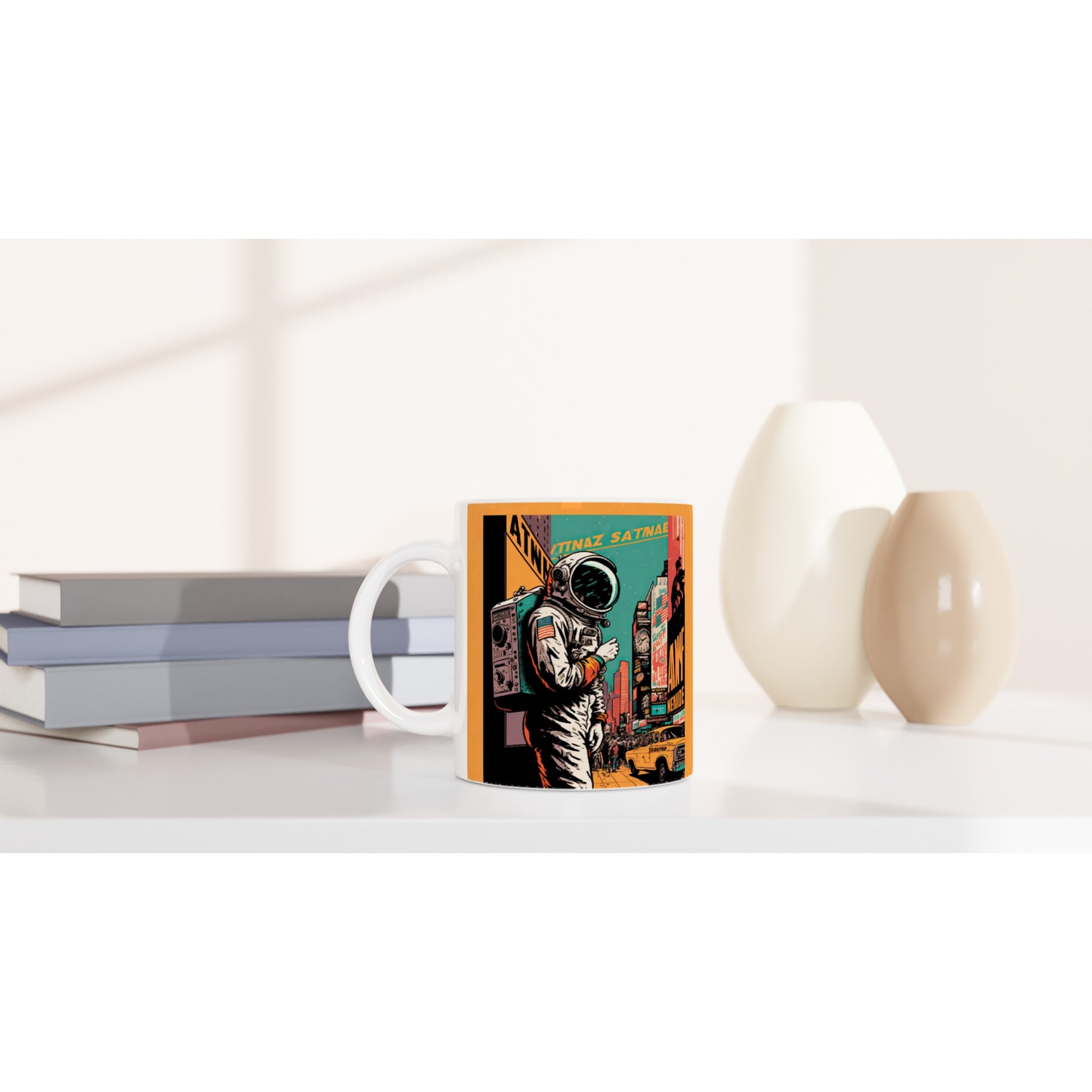 Personalisierte Tasse (bedruckt) in Museumsqualität - Astronaut at the NY Time Square - Illustration - Astronaut - New York - Rocketman - Posterleisten - USA - Fineart - Posterrahmen  - Wandkunst - Holzrahmen - Poster with frame - artwork - art brand - printed cup personalized - Holzleisten - pixelboys - Kunstdrucke - wandbilder - wall art - Kunst auf Tassen  - Office Poster - Gastrotassen - Wanddekoration - Acrylkunst - Geschenkidee - Office Poster - Acryldruck - Abstrakte Kunst -