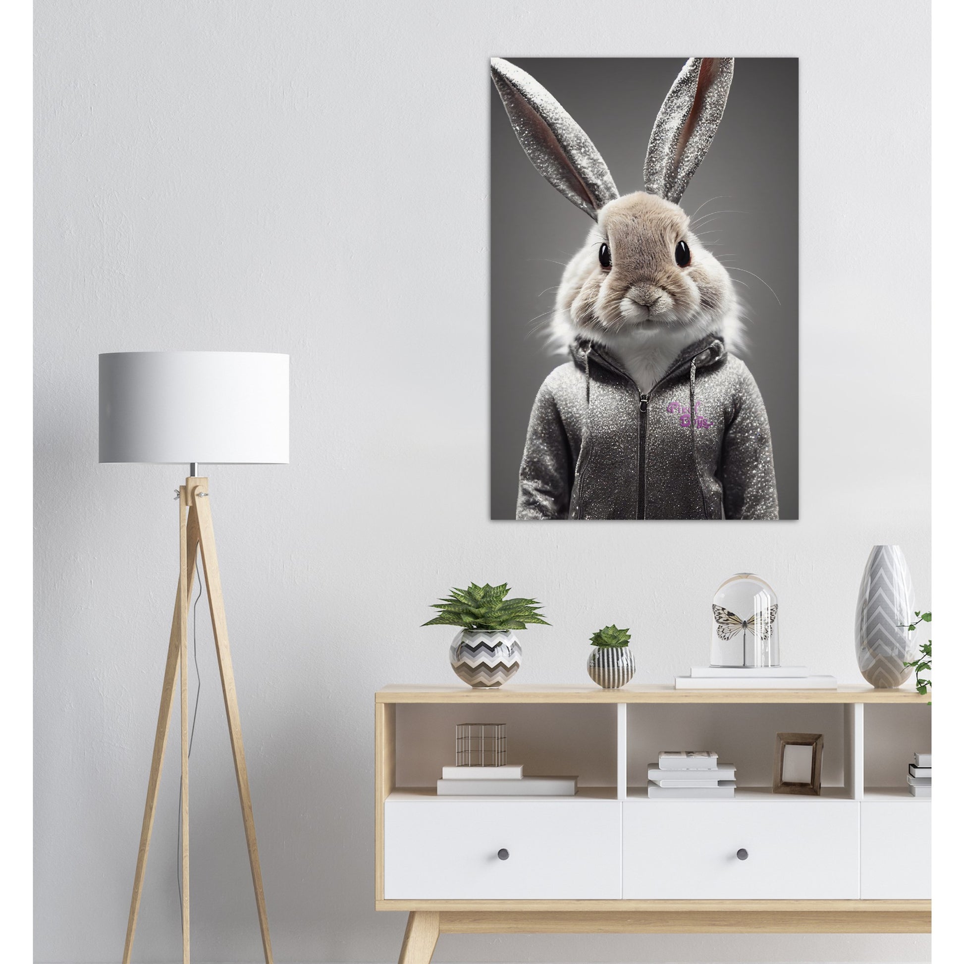 Poster in Museumsqualität - Bunny in grey tracksuit - "Cleo" - Cute - Marke:Pixelboys - Brand - Art Prints - Marke - Wandkunst - Papierstärke: 250g/qm - Wall Art - Bunny crey - Skater Betty - Hasen Gang - Original - Künstler:Pixelboys - Poster with frame - Office Poster - Trend - Wandschmuck - Atelier USA - 