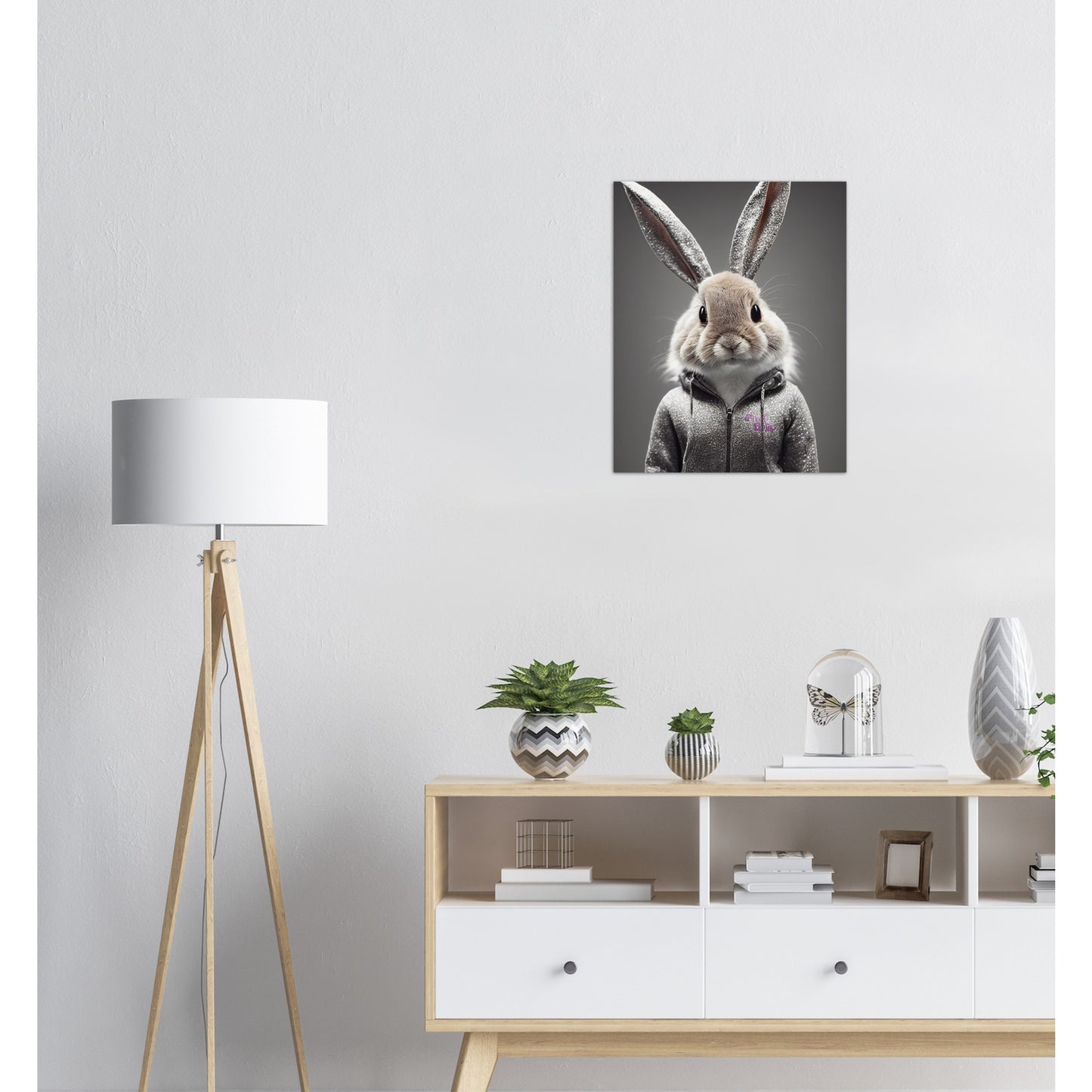 Poster in Museumsqualität - Bunny in grey tracksuit - "Cleo" - Cute - Marke:Pixelboys - Brand - Art Prints - Marke - Wandkunst - Papierstärke: 250g/qm - Wall Art - Bunny crey - Skater Betty - Hasen Gang - Original - Künstler:Pixelboys - Poster with frame - Office Poster - Trend - Wandschmuck - Atelier USA - 