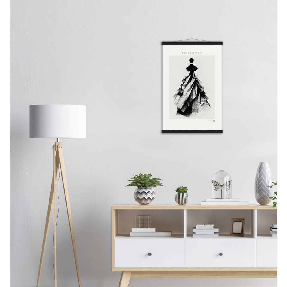 Poster mit Leisten aus Holz mit Kunstwerk - Haute Couture - No. 5 - "Ambre" - Künstler: "The Unknown Artist Nb. 517" Wandbilder - Kunstdrucke - Pixelboys - Atelier - Milano - Berlin - Munich - Madrid - New York - Dubai - Paris - Tokio - Rom -