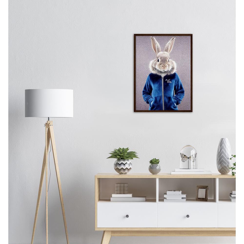 Poster mit Rahmen (Holz) - Bunny in blue Tracksuit - "Caesar" - Gang - Wandbild - Ostern - Geschenkidee - Osterhase - Bunny Crew: "Caesar" - "Constantin" - "Titus" - "Cleo" - Weisser Hase - Easter Bunny - Cute - blue Tracksuit - sweats - Gang - Modemarke -Pixelboys Brand - Caesar der Hase - Meister Lampe - Hase - Kaninchen - Karnickel - Stallhase - Künstler: "Pixelboys" - Atelier - Germany - Berlin - France - Paris - Italy - Rom - USA - America - New York City - Los Angeles - Chicago - Houston 