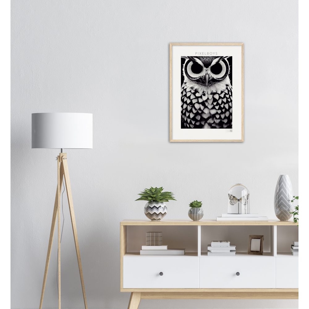 Poster mit Rahmen (Holz) - Museumsqualität - Dark Owl, No. 1 - "Hedwig" - Vogel - Bird - Strigiformes - Noctua - Ornithologie - Kunstwerk - Museumsqualität - Acryldruck - Poster mit Rahmen - Poster mit Leisten - Bedruckte Tassen - Kunst Marke - Art Brand - Pixelboys - Kunstdruck - Wandbild - Kunstdrucke - Papier: 250g/qm - Künstler: John Grayst & Pixelboys - Eulen - Owl-  - Atelier - England - London - Birmingham–Wolverhampton - Manchester - Leeds Bradfort - Liverpool  