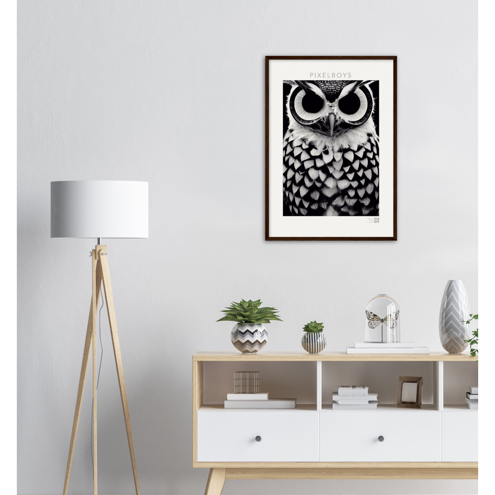 Poster mit Rahmen (Holz) - Museumsqualität - Dark Owl, No. 1 - "Hedwig" - Vogel - Bird - Strigiformes - Noctua - Ornithologie - Kunstwerk - Museumsqualität - Acryldruck - Poster mit Rahmen - Poster mit Leisten - Bedruckte Tassen - Kunst Marke - Art Brand - Pixelboys - Kunstdruck - Wandbild - Kunstdrucke - Papier: 250g/qm - Künstler: John Grayst & Pixelboys - Eulen - Owl-  - Atelier - England - London - Birmingham–Wolverhampton - Manchester - Leeds Bradfort - Liverpool  