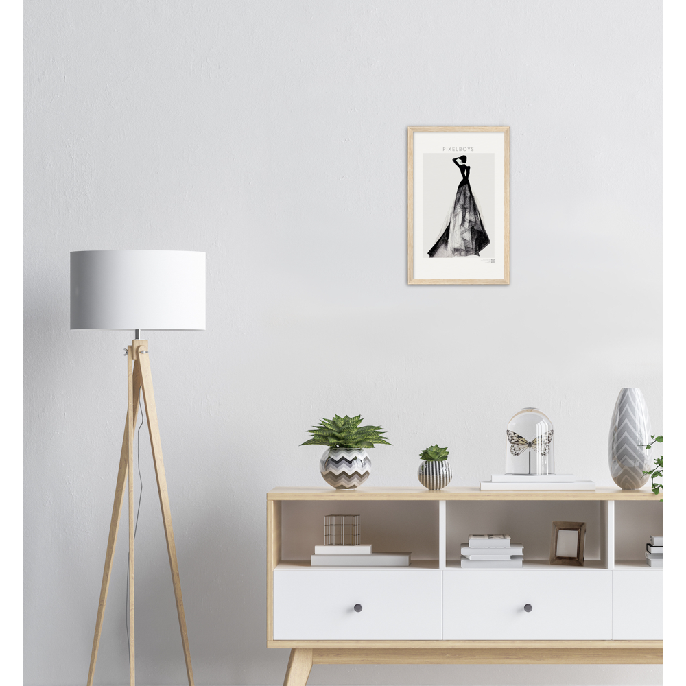 Poster Set mit Rahmen aus Holz in Museumsqualität - Haute Couture - Haute Couture - No. 3 - "Emma"- Künstler: "The Unknown Artist Nb. 517" Wandbilder - Kunstdrucke - Pixelboys - Atelier - Milano - Berlin - Munich - New York - Dubai - Paris - Tokio - 