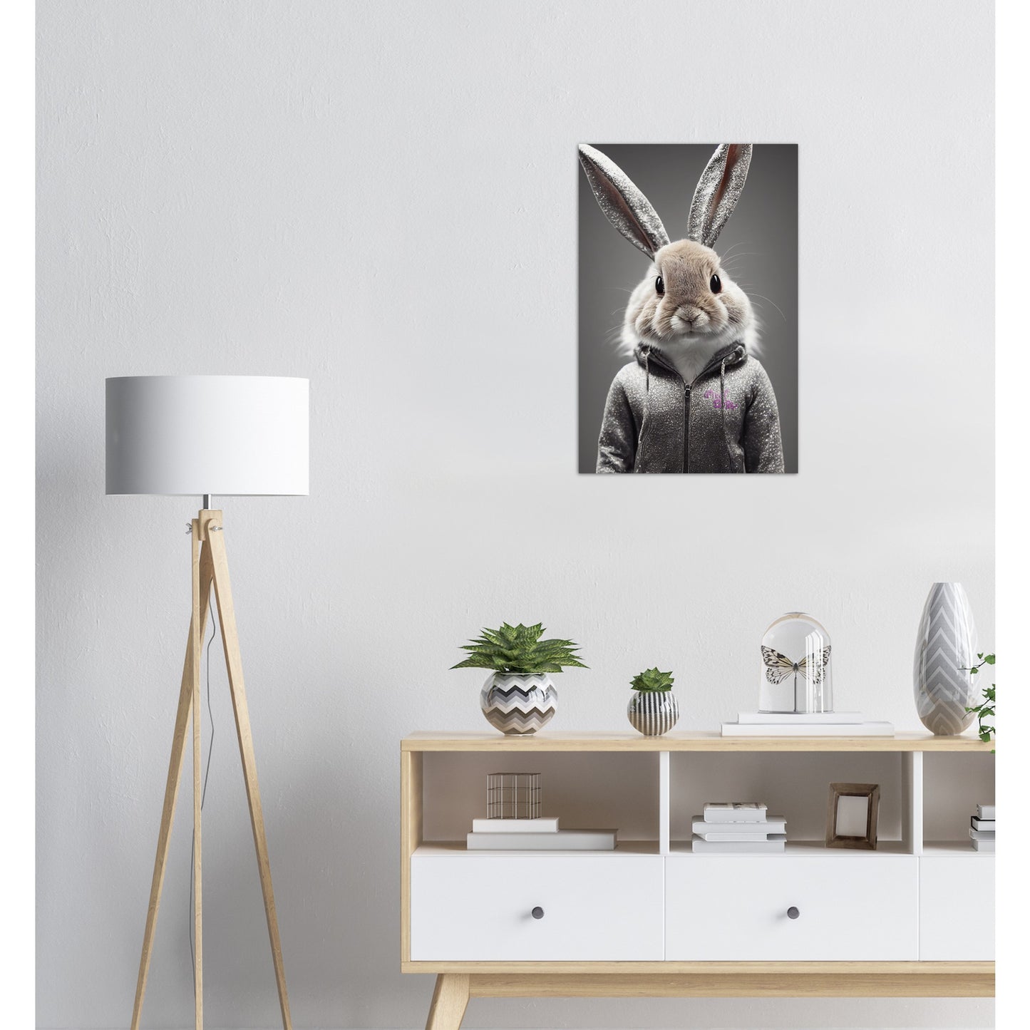 Poster in Museumsqualität - Bunny in grey tracksuit - "Cleo" - Cute - Marke:Pixelboys - Brand - Art Prints - Marke - Wandkunst - Papierstärke: 250g/qm - Wall Art - Bunny crey - Skater Betty - Hasen Gang - Original - Künstler:Pixelboys - Poster with frame - Office Poster - Trend - Wandschmuck - Atelier USA - 