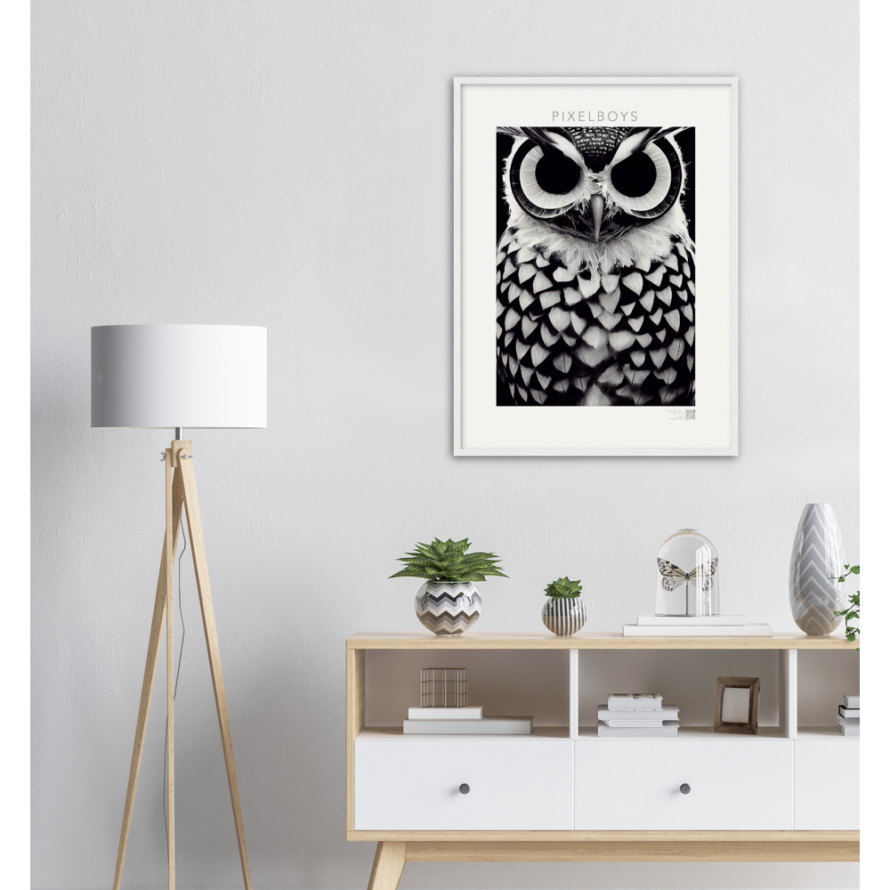 Poster mit Rahmen (Holz) - Museumsqualität - Dark Owl, No. 1 - "Hedwig" - Vogel - Bird - Strigiformes - Noctua - Ornithologie - Kunstwerk - Museumsqualität - Acryldruck - Poster mit Rahmen - Poster mit Leisten - Bedruckte Tassen - Kunst Marke - Art Brand - Pixelboys - Kunstdruck - Wandbild - Kunstdrucke - Papier: 250g/qm - Künstler: John Grayst & Pixelboys - Eulen - Owl-  - Atelier - England - London - Birmingham–Wolverhampton - Manchester - Leeds Bradfort - Liverpool  