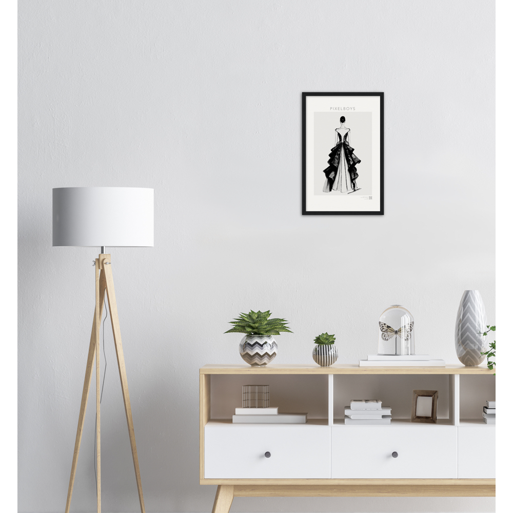 Haute Couture - Poster Set mit Rahmen aus Holz - Haute Couture - No. 6 - "Lina" - Künstler: "The Unknown Artist Nb. 517" Wandbilder - Pixelboys - Atelier - Milano - Berlin - Munich - Madrid - New York - Dubai - Paris - Tokio - Rom - Lisbon -