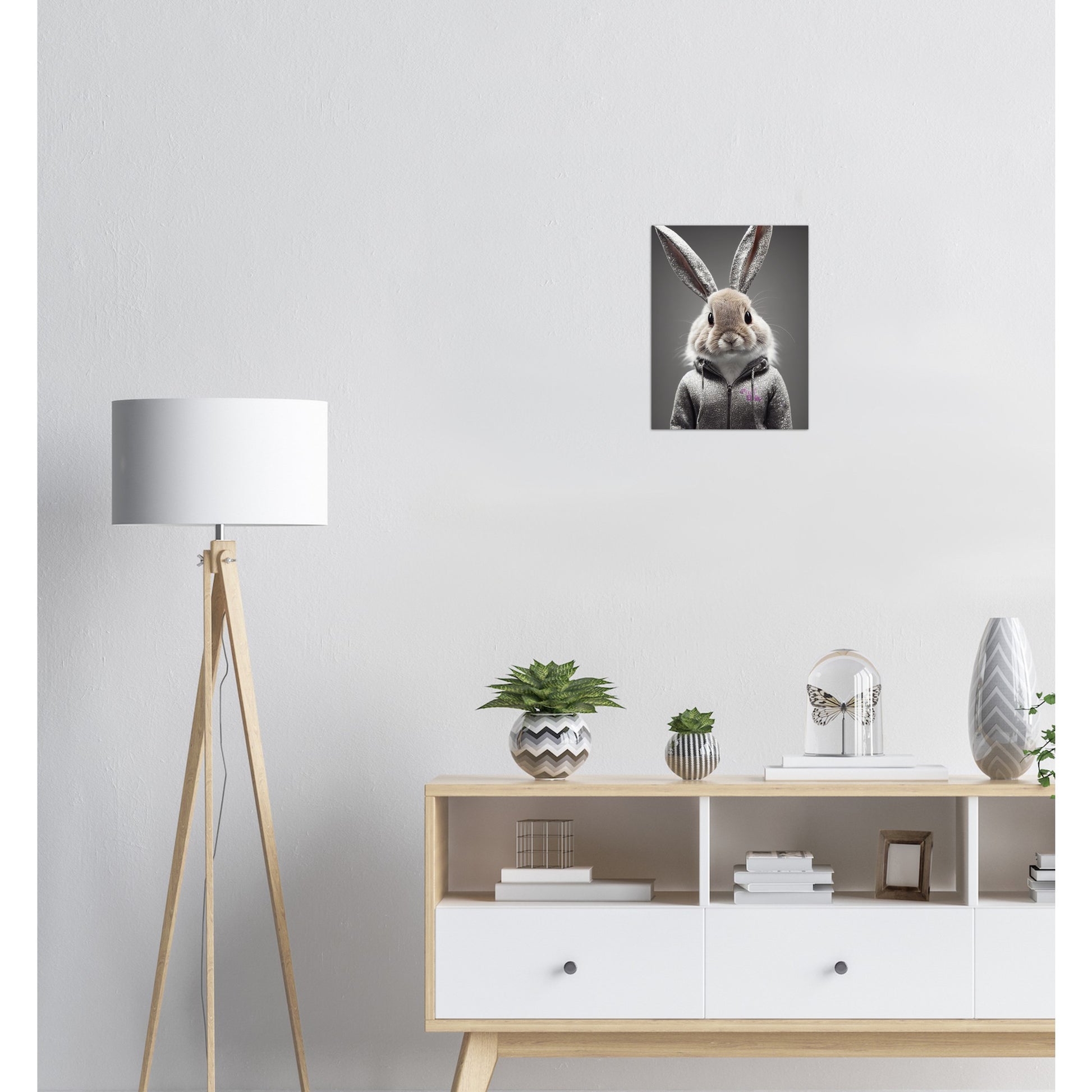 Poster in Museumsqualität - Bunny in grey tracksuit - "Cleo" - Cute - Marke:Pixelboys - Brand - Art Prints - Marke - Wandkunst - Papierstärke: 250g/qm - Wall Art - Bunny crey - Skater Betty - Hasen Gang - Original - Künstler:Pixelboys - Poster with frame - Office Poster - Trend - Wandschmuck - Atelier USA - 