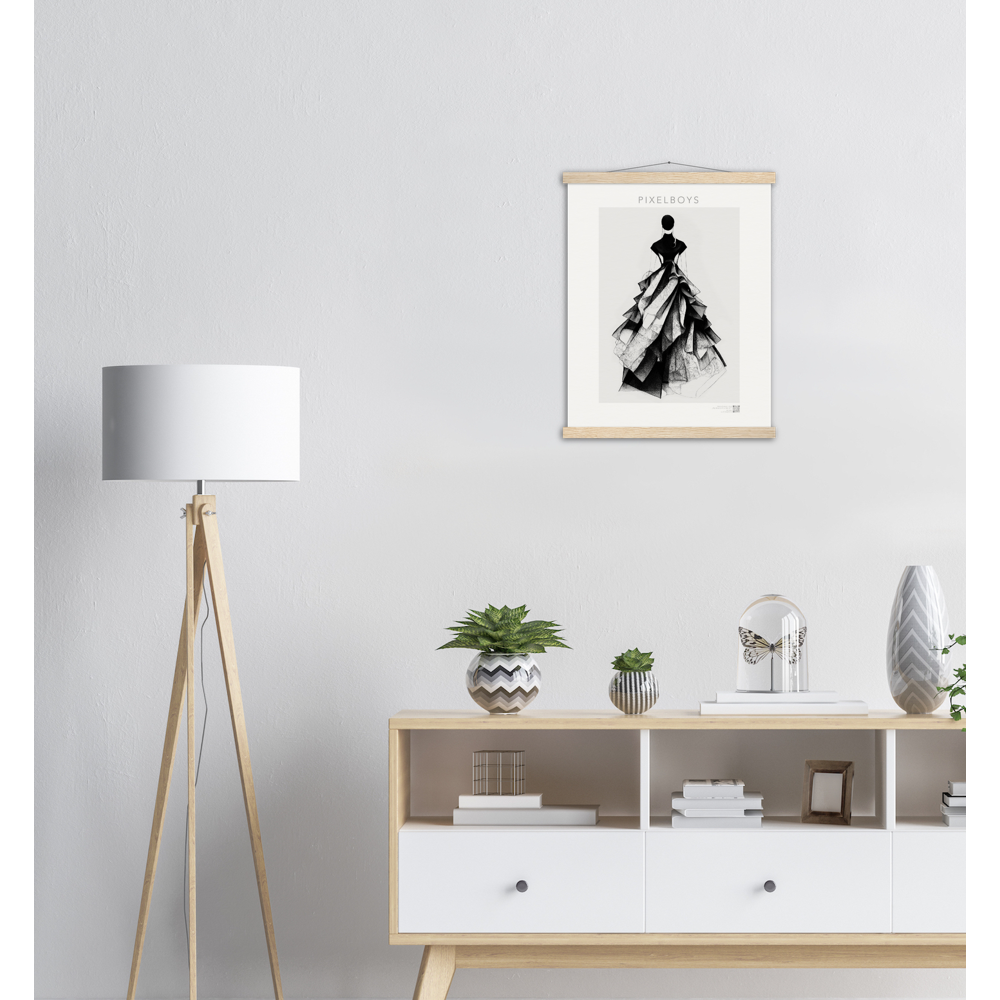 Poster mit Leisten aus Holz mit Kunstwerk - Haute Couture - No. 5 - "Ambre" - Künstler: "The Unknown Artist Nb. 517" Wandbilder - Kunstdrucke - Pixelboys - Atelier - Milano - Berlin - Munich - Madrid - New York - Dubai - Paris - Tokio - Rom -