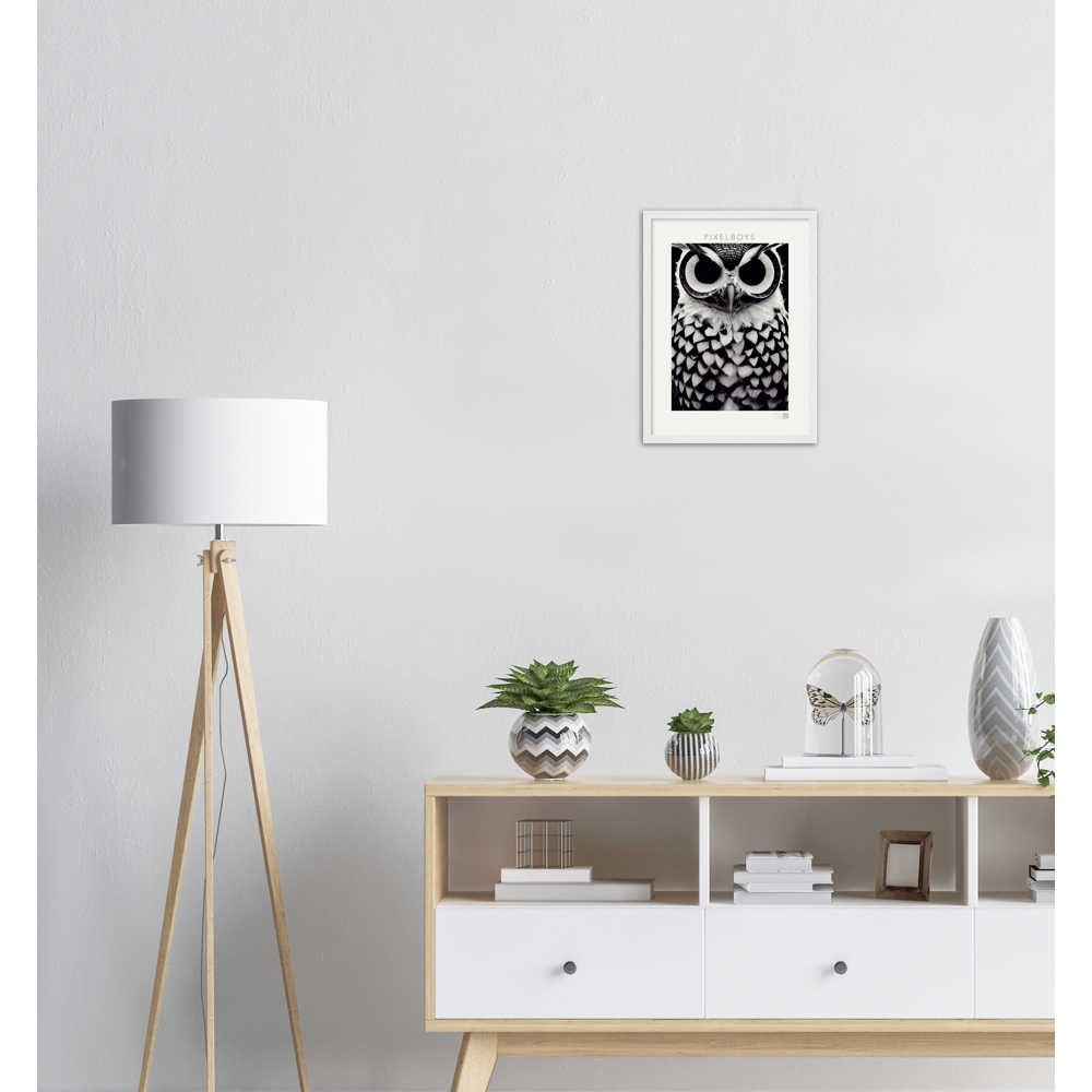 Poster mit Rahmen (Holz) - Museumsqualität - Dark Owl, No. 1 - "Hedwig" - Vogel - Bird - Strigiformes - Noctua - Ornithologie - Kunstwerk - Museumsqualität - Acryldruck - Poster mit Rahmen - Poster mit Leisten - Bedruckte Tassen - Kunst Marke - Art Brand - Pixelboys - Kunstdruck - Wandbild - Kunstdrucke - Papier: 250g/qm - Künstler: John Grayst & Pixelboys - Eulen - Owl-  - Atelier - England - London - Birmingham–Wolverhampton - Manchester - Leeds Bradfort - Liverpool  