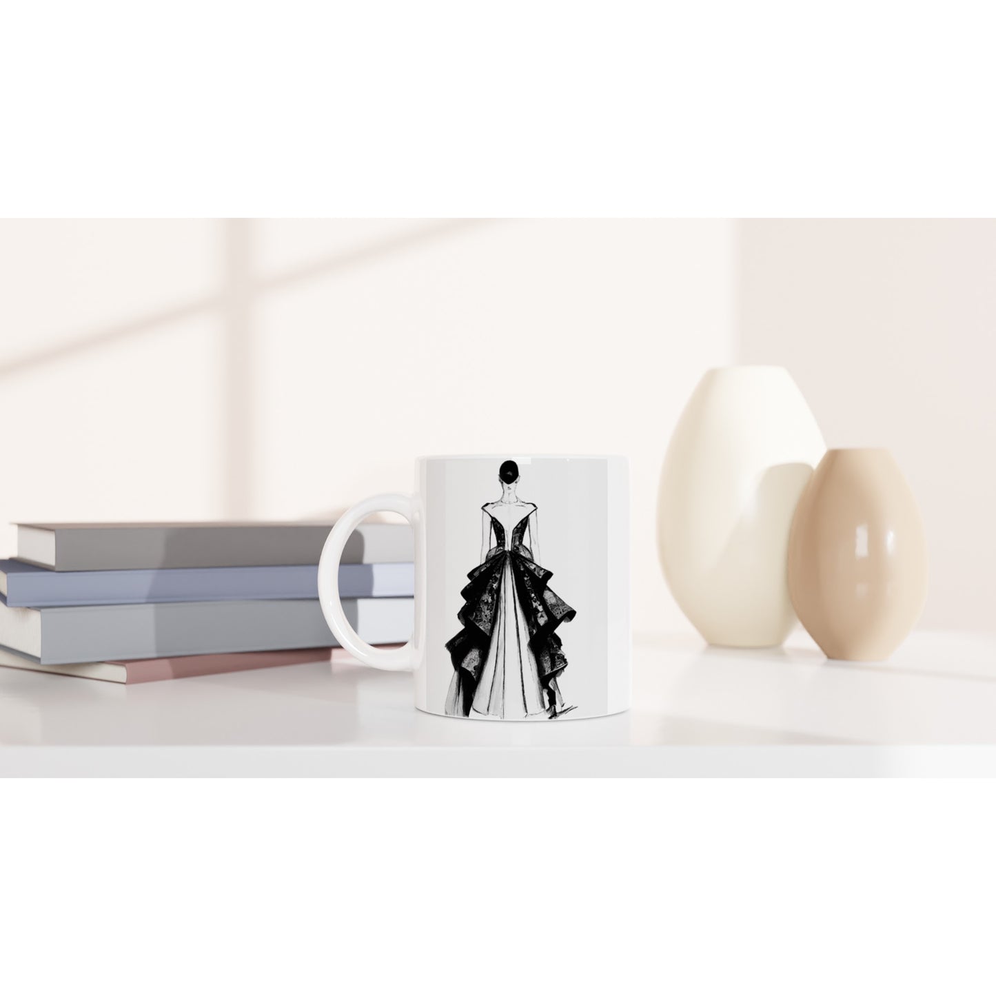 Personalisierte Tasse  - Haute Couture - No. 6 - "Lina" - Künstler: "The Unknown Artist Nb. 517" - Fine art - Bedruckte Tasse - Kunst auf Tassen - Kunstdruck - Office Poster - Wall Art - Wandkunst - Wandbild - Pixelboys - Fine Art - Frankreich - Paris